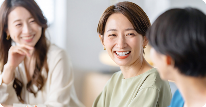 笑う女性たち